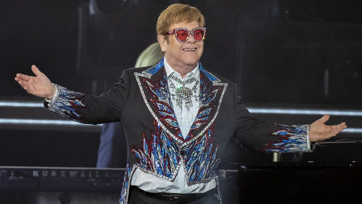 艾尔顿·约翰将出版一本书，详细介绍他告别《黄金大道之旅》巡回演唱会的旅程。 Elton John to Release Book Detailing Journey of Farewell Yellow Brick Road Tour