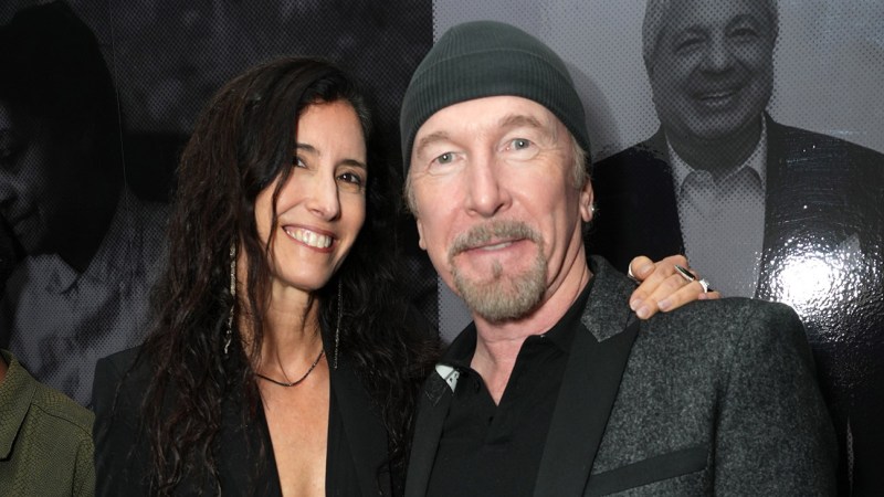 U2乐队的吉他手The Edge和艺术家Morleigh Steinberg将在威尼斯家庭诊所的首场慈善晚宴上接受荣誉表彰。
